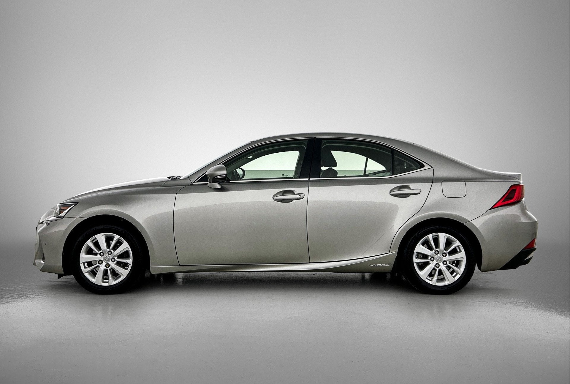 Lexus IS 300h Hybrid | Navigatie | PDC | Halfleder | Dealer, Auto's, Lexus, Automaat, 12 maanden, Achterwielaandrijving, Gebruikt