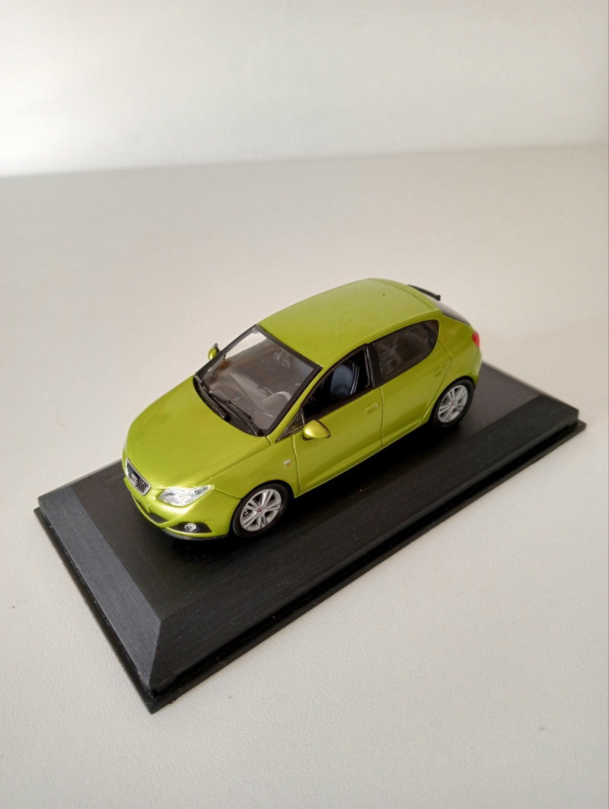 SEAT Ibiza modelauto - Groen -  als nieuw 5deurs uniek., Ophalen of Verzenden, Nieuw, Auto, Overige merken