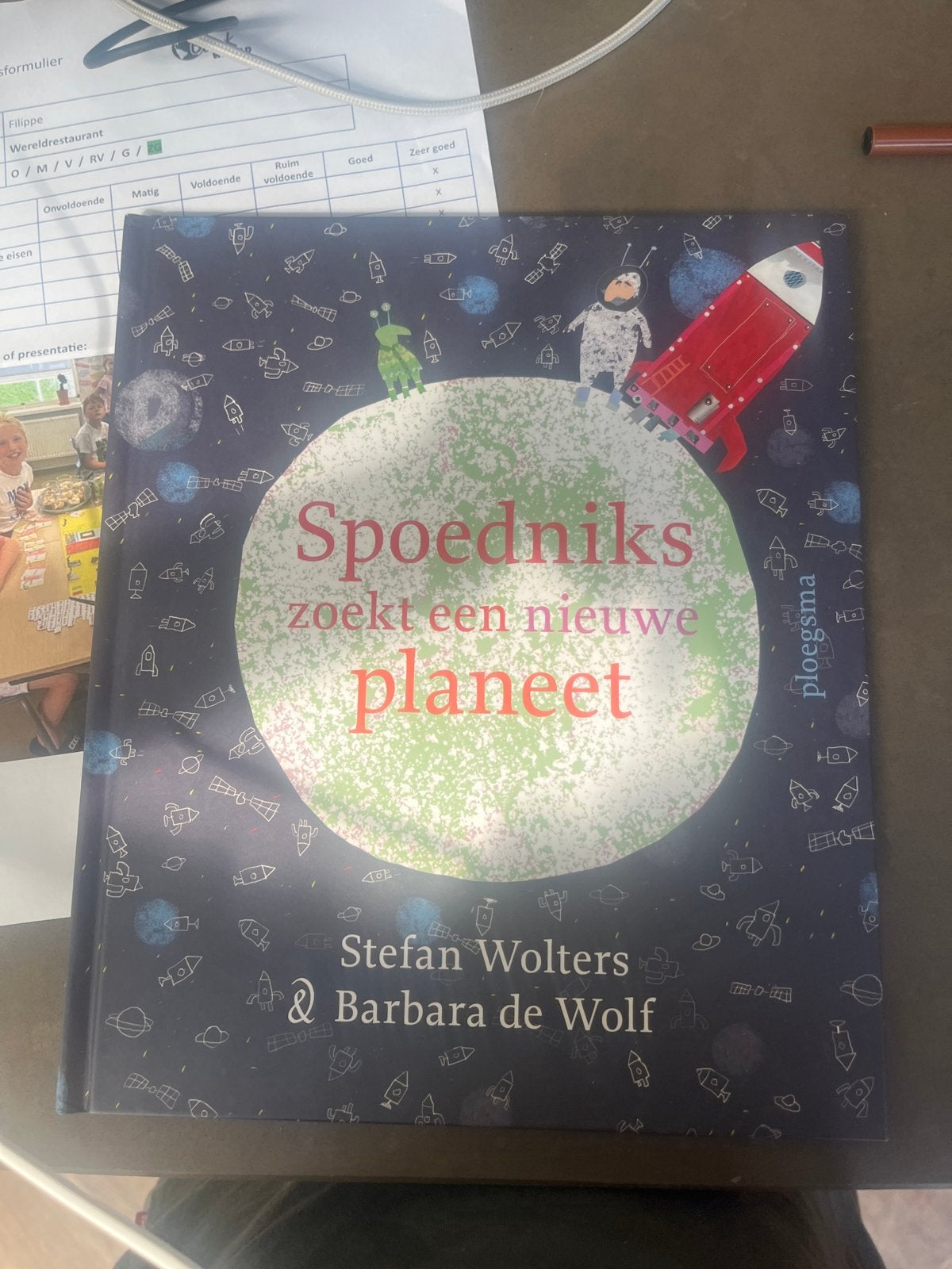Spoedniks zoekt een nieuwe planeet - Kinderboek, Boeken, Ophalen of Verzenden, Zo goed als nieuw, Fictie