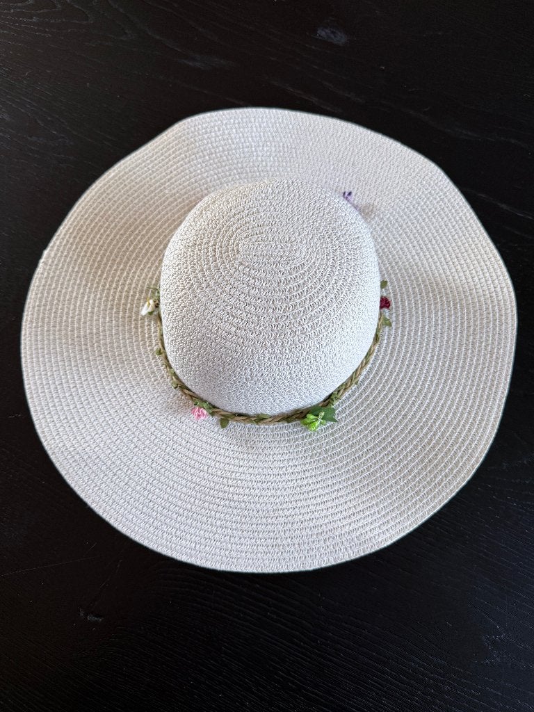 Stijlvolle Zomerhoed met Bloemen - Zo Goed als Nieuw, Kleding | Dames, 56 of 57 cm (M, 7 of 7⅛ inch), Hoed, Nieuw, Ophalen of Verzenden