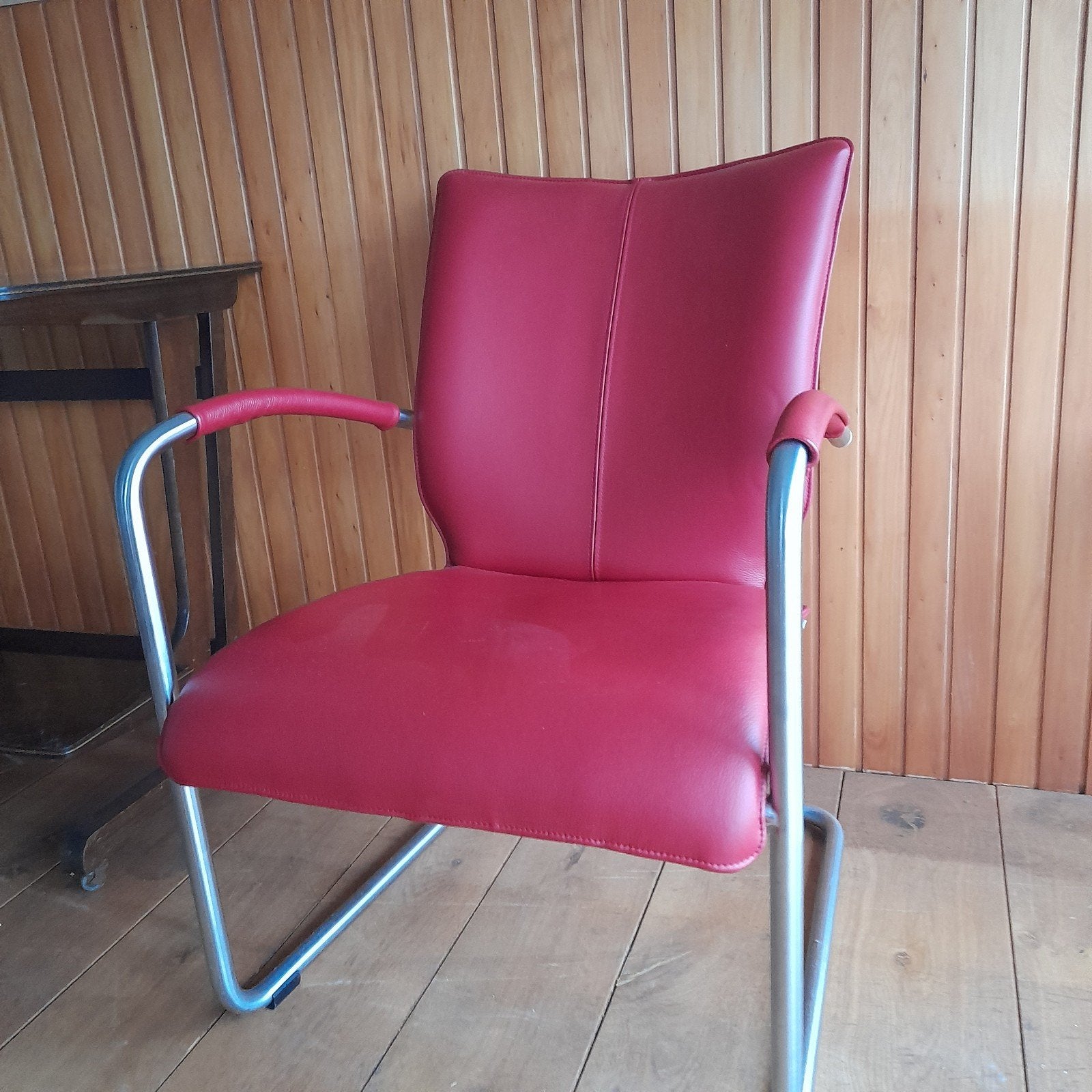 Rode Bree's new world stoel met armleuningen, Ophalen, Bree's new world Modern, Zo goed als nieuw, Eén