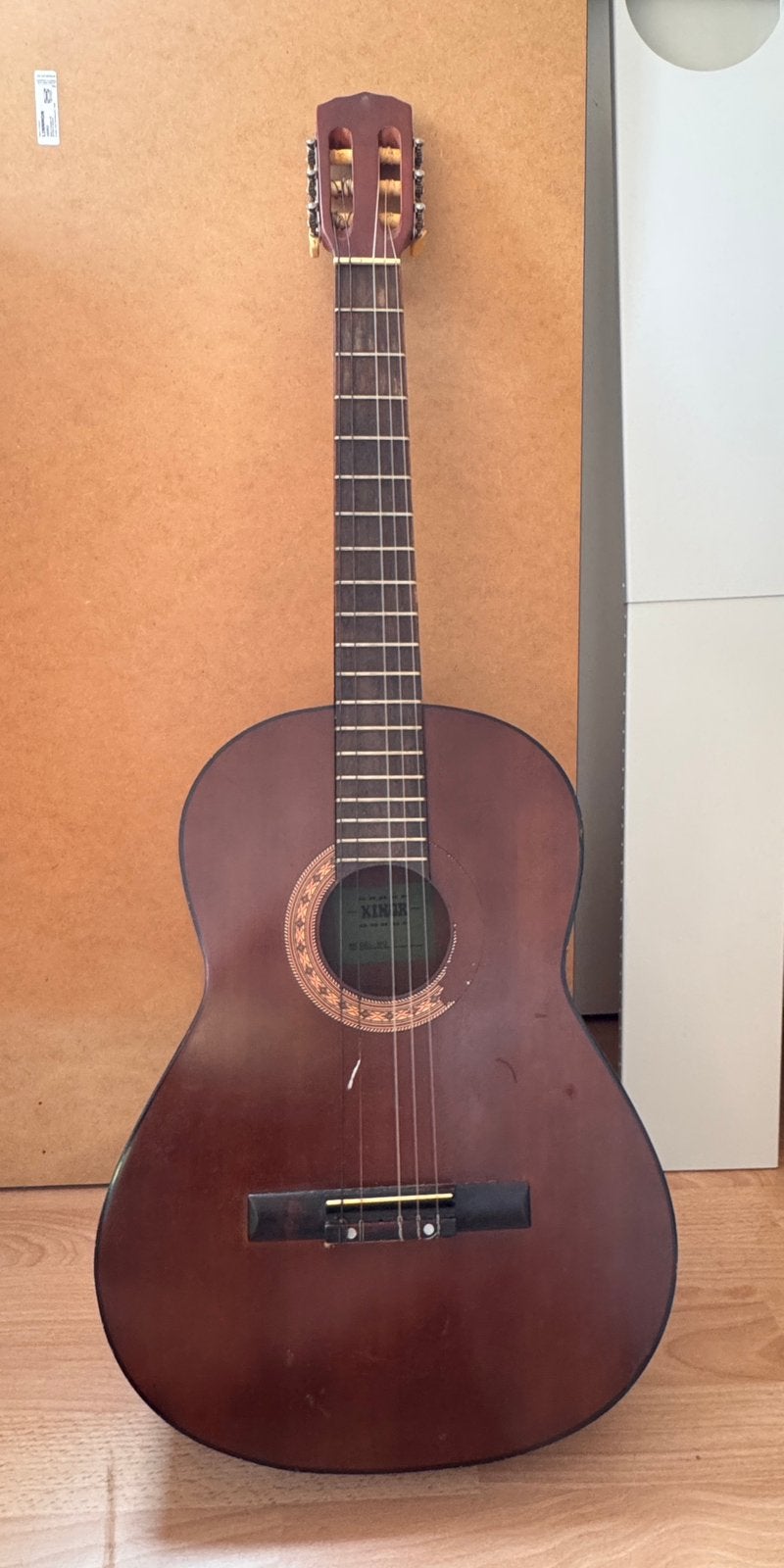 Oude vintage akoestische gitaar van Kinor
