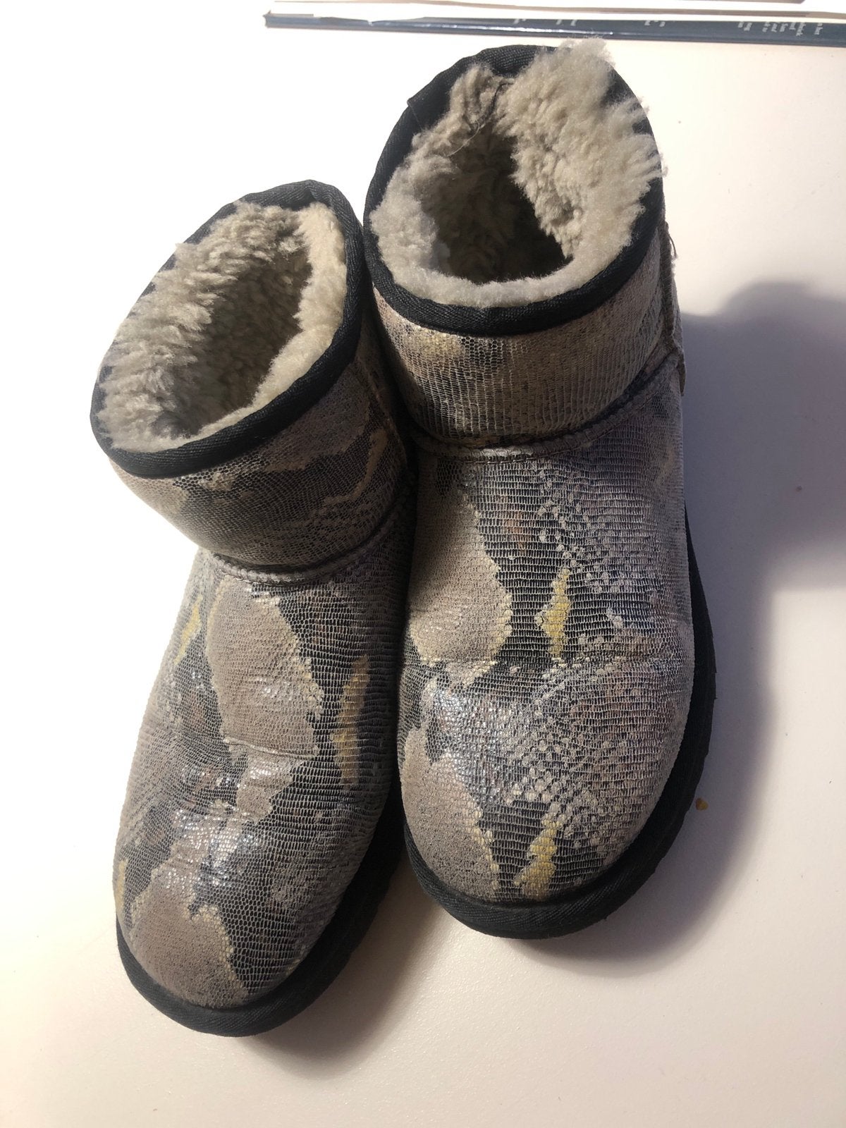 UGGS, maat 39, slangenprint., Kleding | Dames, Lage of Enkellaarzen, Ophalen of Verzenden, Grijs, Gedragen