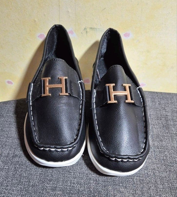 Nieuwe zwarte loafers maat 35. Binnenzool 22 cm, Loafers, Zwart, Nieuw, Ophalen of Verzenden