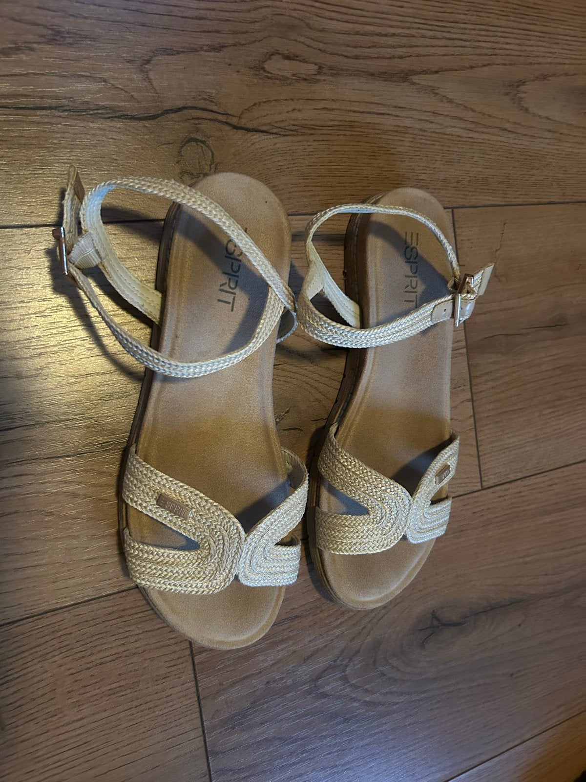 Esprit sandalen maat 38/39 - 1 keer gedragen, Ophalen of Verzenden, Zo goed als nieuw, Beige, Sandalen of Muiltjes