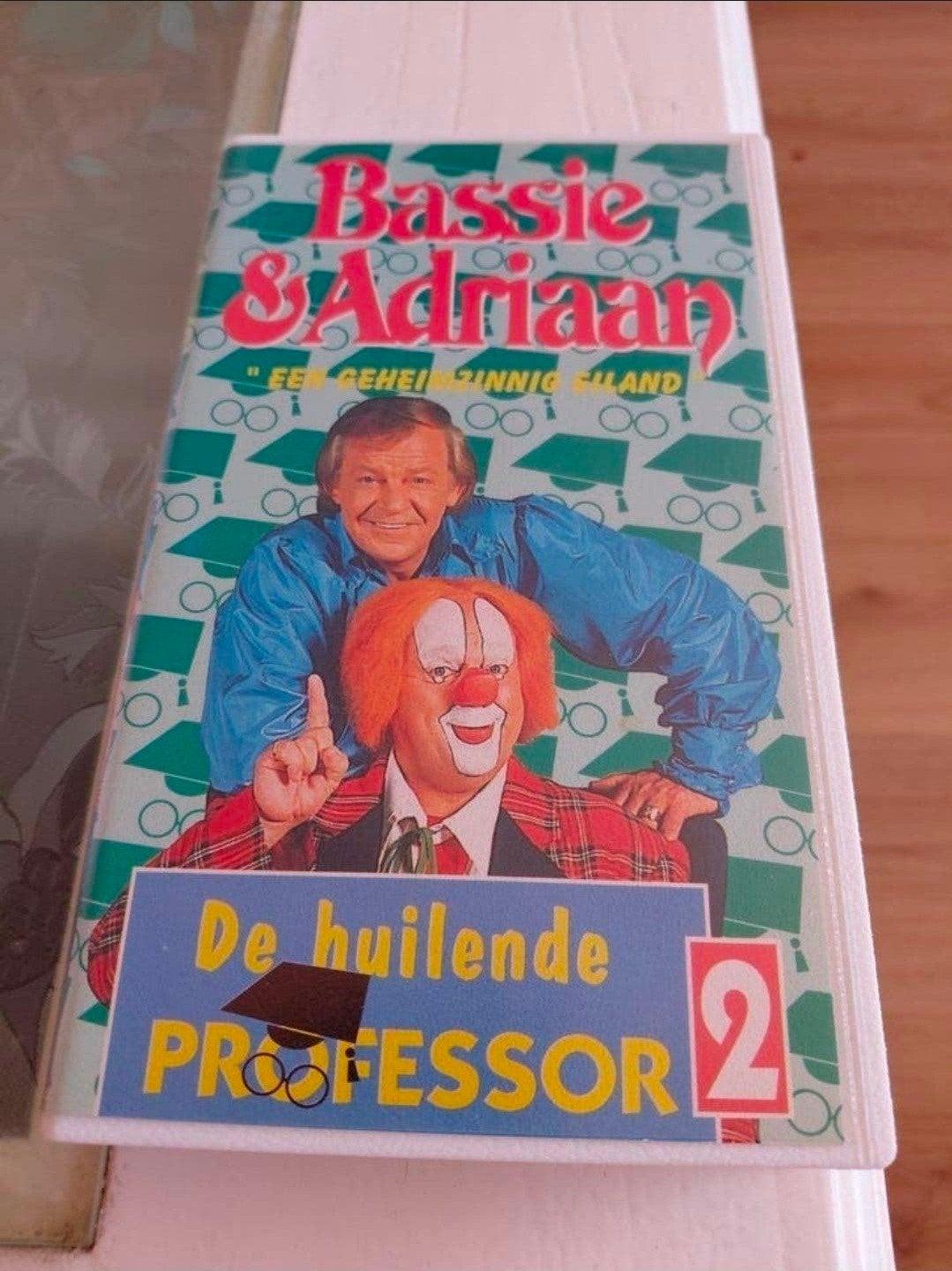 Bassie en Adriaan Huilende Professor 2 Geheimzinnige Eiland, Cd's en Dvd's, Gebruikt, Spaans, Ophalen of Verzenden, Kinderprogramma of -film