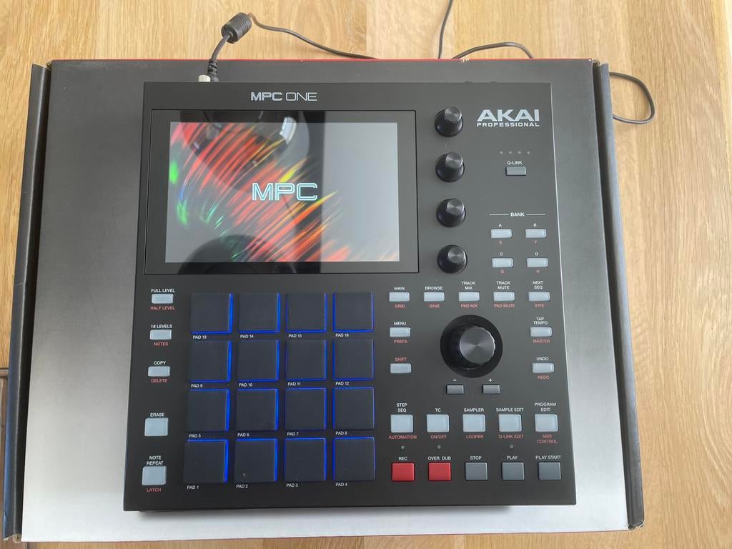 Akai MPC one, sampler + decksaver en originele doos, Muziek en Instrumenten, Samplers, Ophalen of Verzenden, Zo goed als nieuw