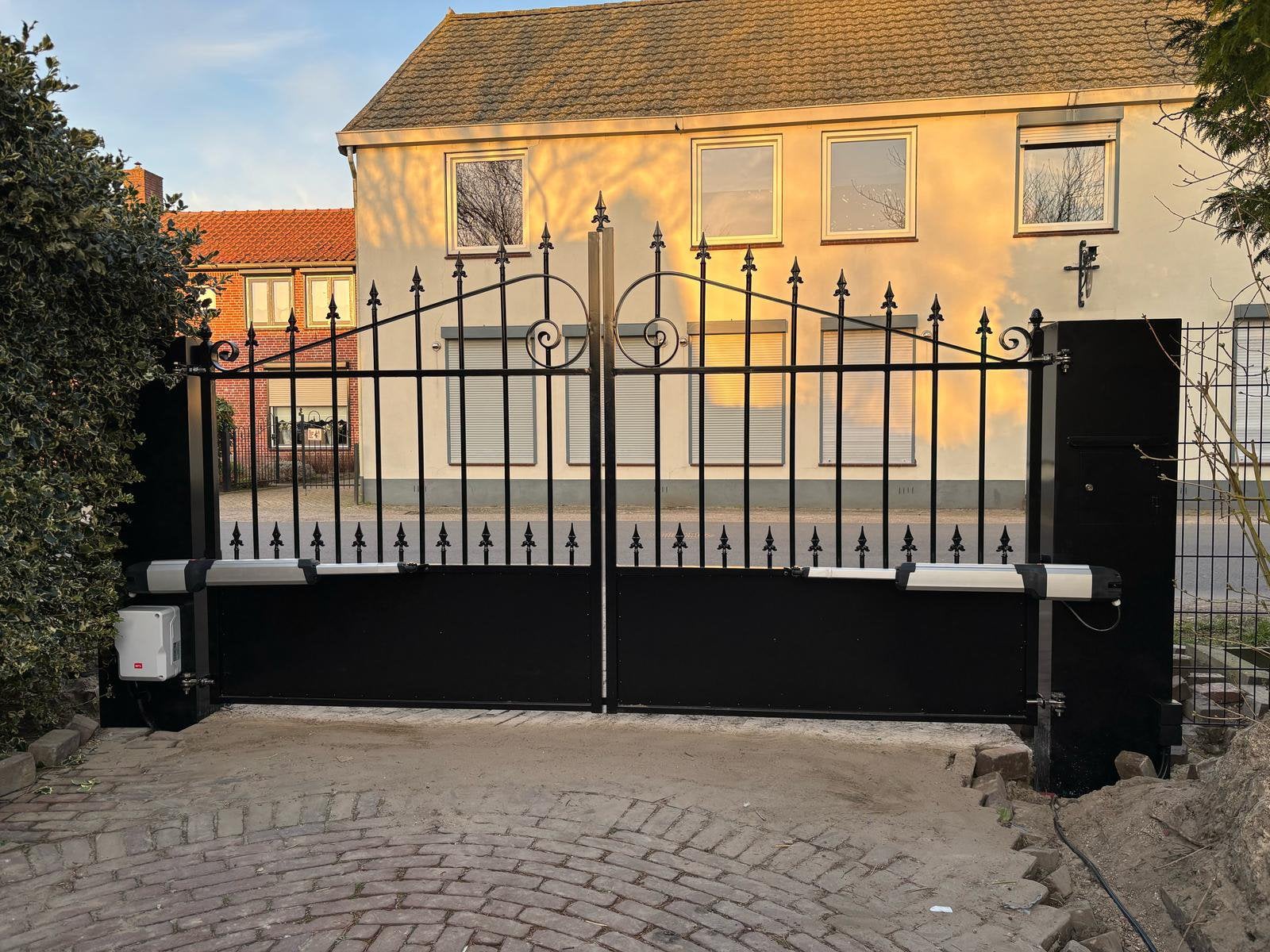 AANBIEDING TUINPOORT INRIJPOORT SIERPOORT, Ophalen, 100 tot 150 cm, Nieuw, IJzer