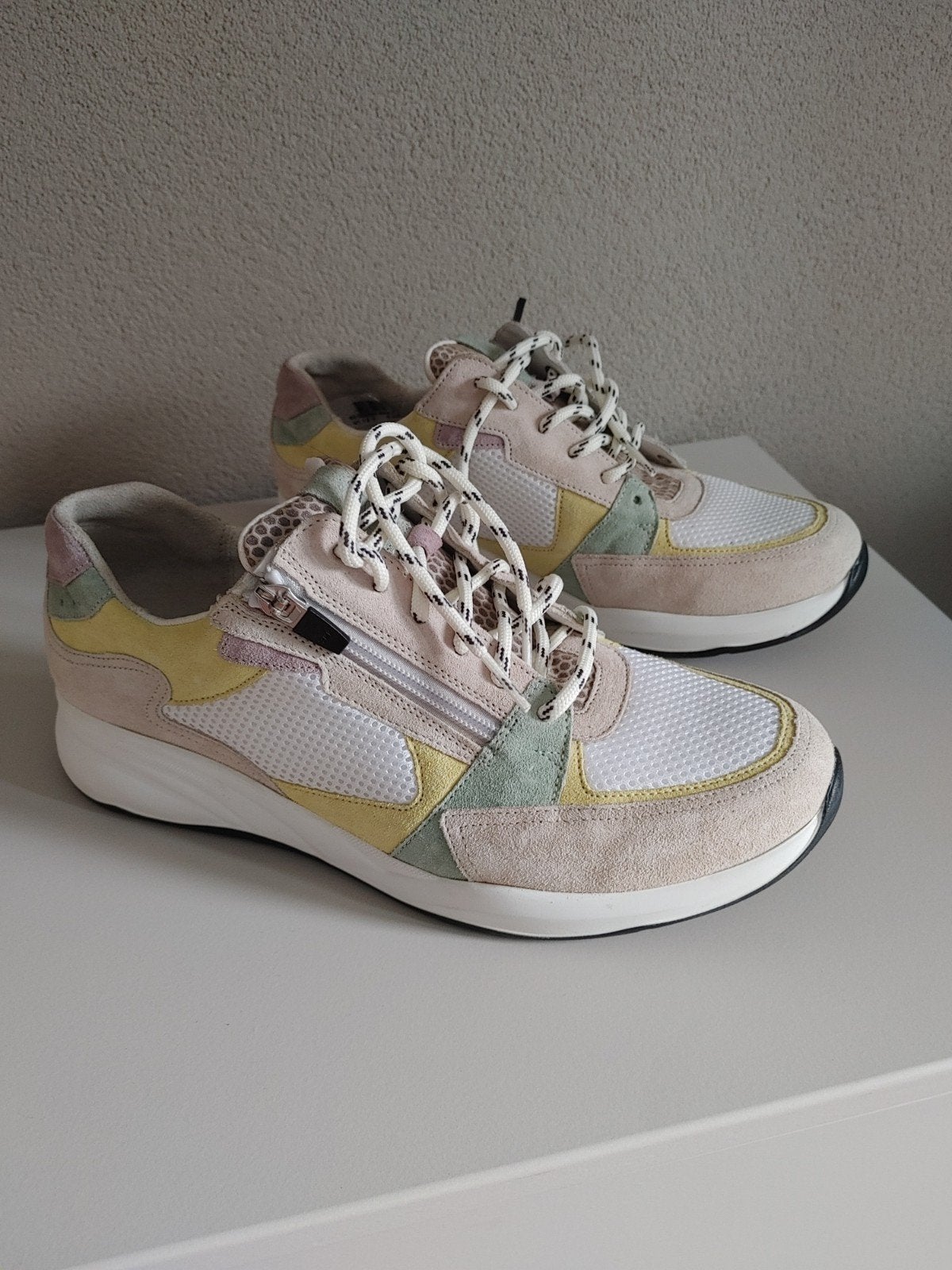 Durea sneakers - Zo goed als nieuw, Kleding | Dames, Schoenen, Durea, Beige, Nieuw, Ophalen of Verzenden