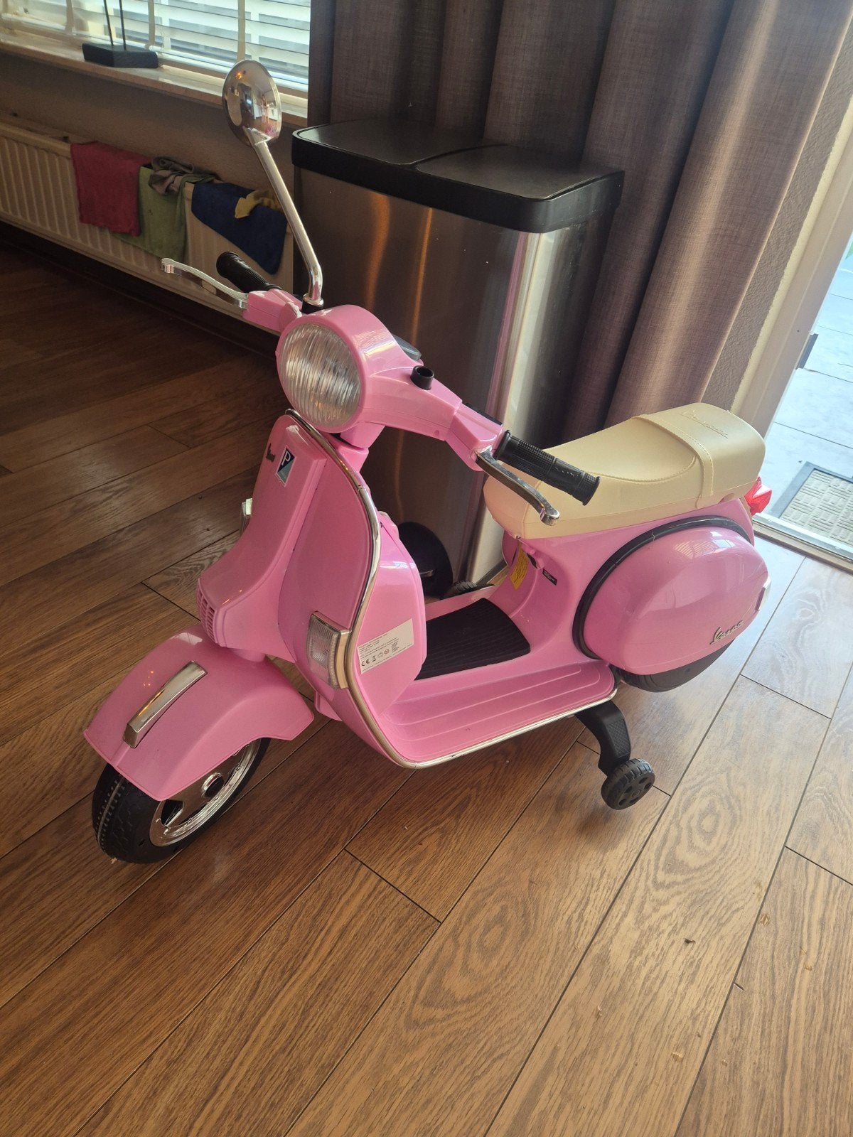 Roze kinder Vespa, accu moet vervangen worden, Ophalen, Gebruikt
