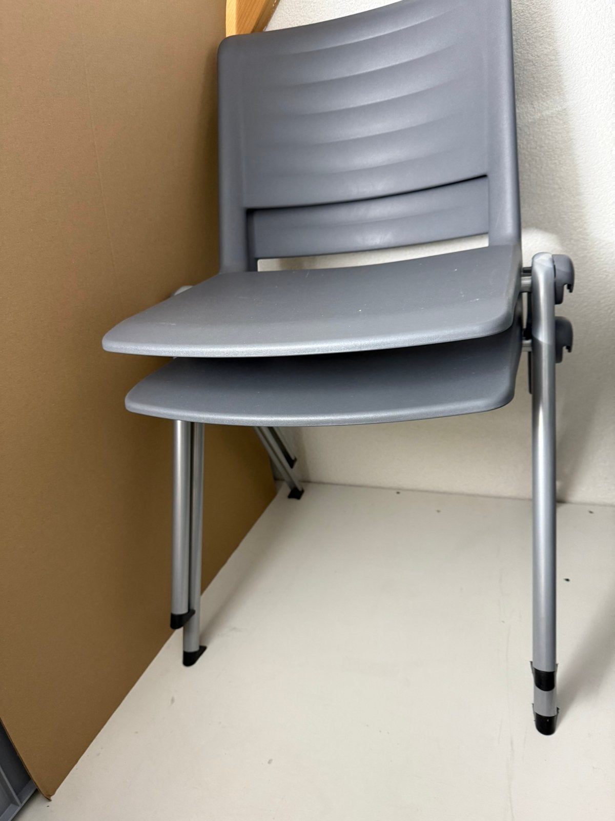 Te koop 2 nieuwe stoelen, Ophalen, Zo goed als nieuw, Twee