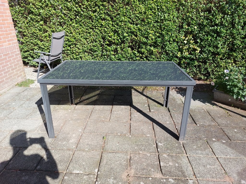 Foto 3 van tuintafel