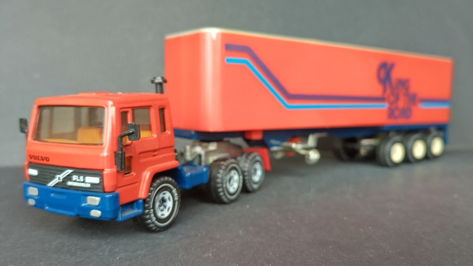 Volvo F7 king of the Road 1:55 Siku Pol, SIKU, Verzenden, Zo goed als nieuw, Bus of Vrachtwagen