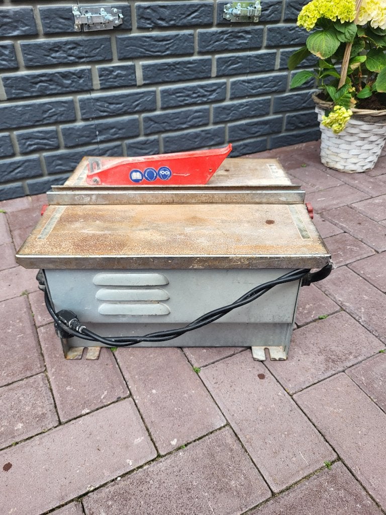 TEGEL ZAAG MACINE, Ophalen, Kinzo, Zo goed als nieuw, 1200 watt of meer