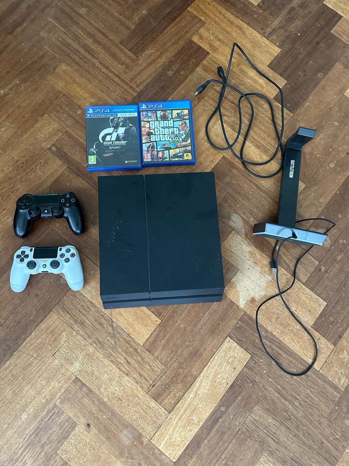 PlayStation 4 met 2 controllers en 2 games en headset houder, Verzenden, Met 2 controllers, 1 TB, Original