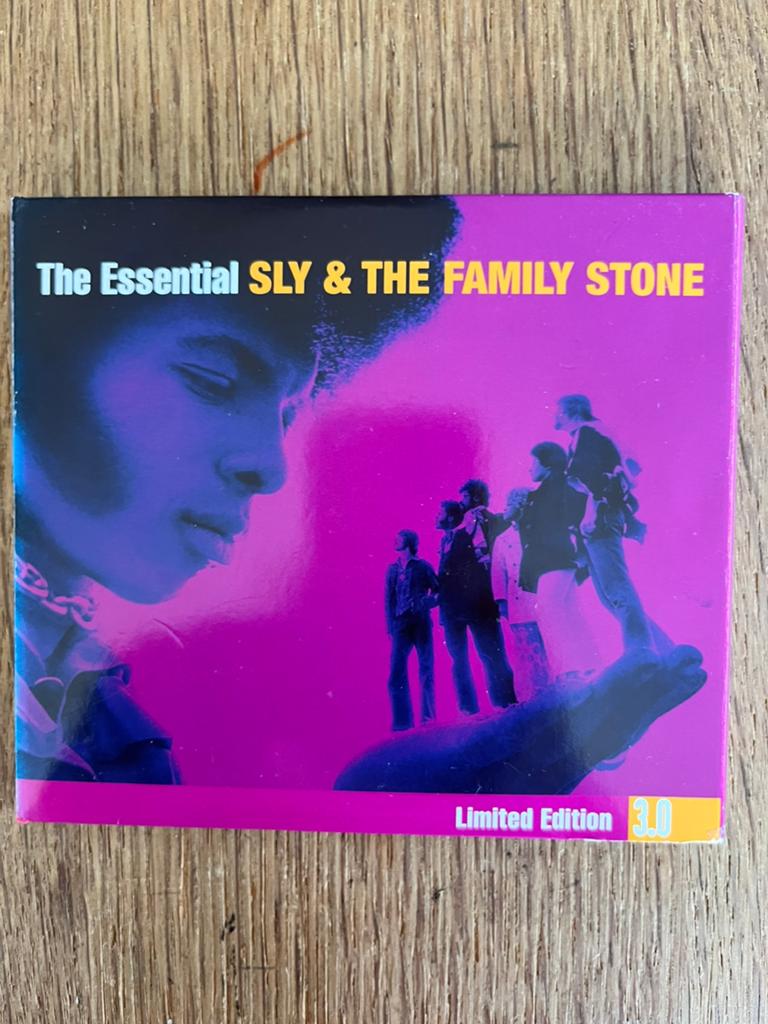 Slt & the family stone, the essential (limited edition) 3cds, Cd's en Dvd's, Cd's | R&B en Soul, Ophalen of Verzenden, Zo goed als nieuw