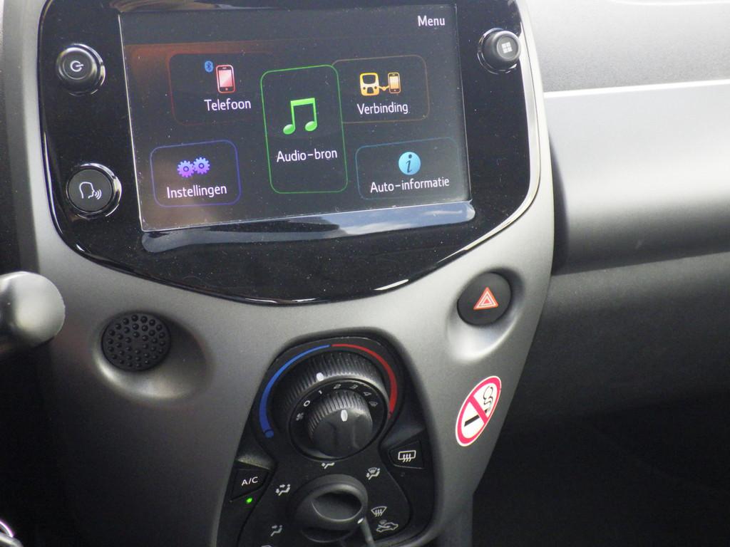 Toyota Aygo 1.0 VVT-i x-play Airco, Carplay, 5 DRS NL/NAP!, Auto's, Toyota, Voorwielaandrijving, Gebruikt, Euro 6, 4 stoelen