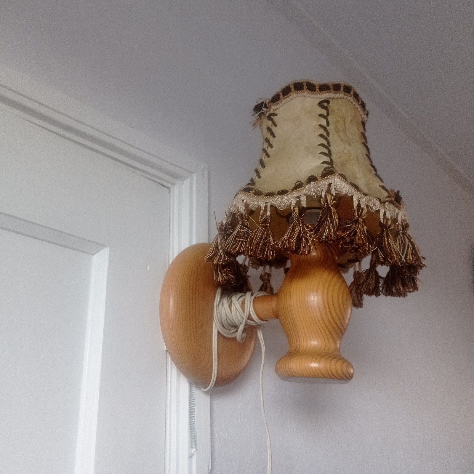 Vintage Hout wandlamp met schap huid kap, Ophalen of Verzenden