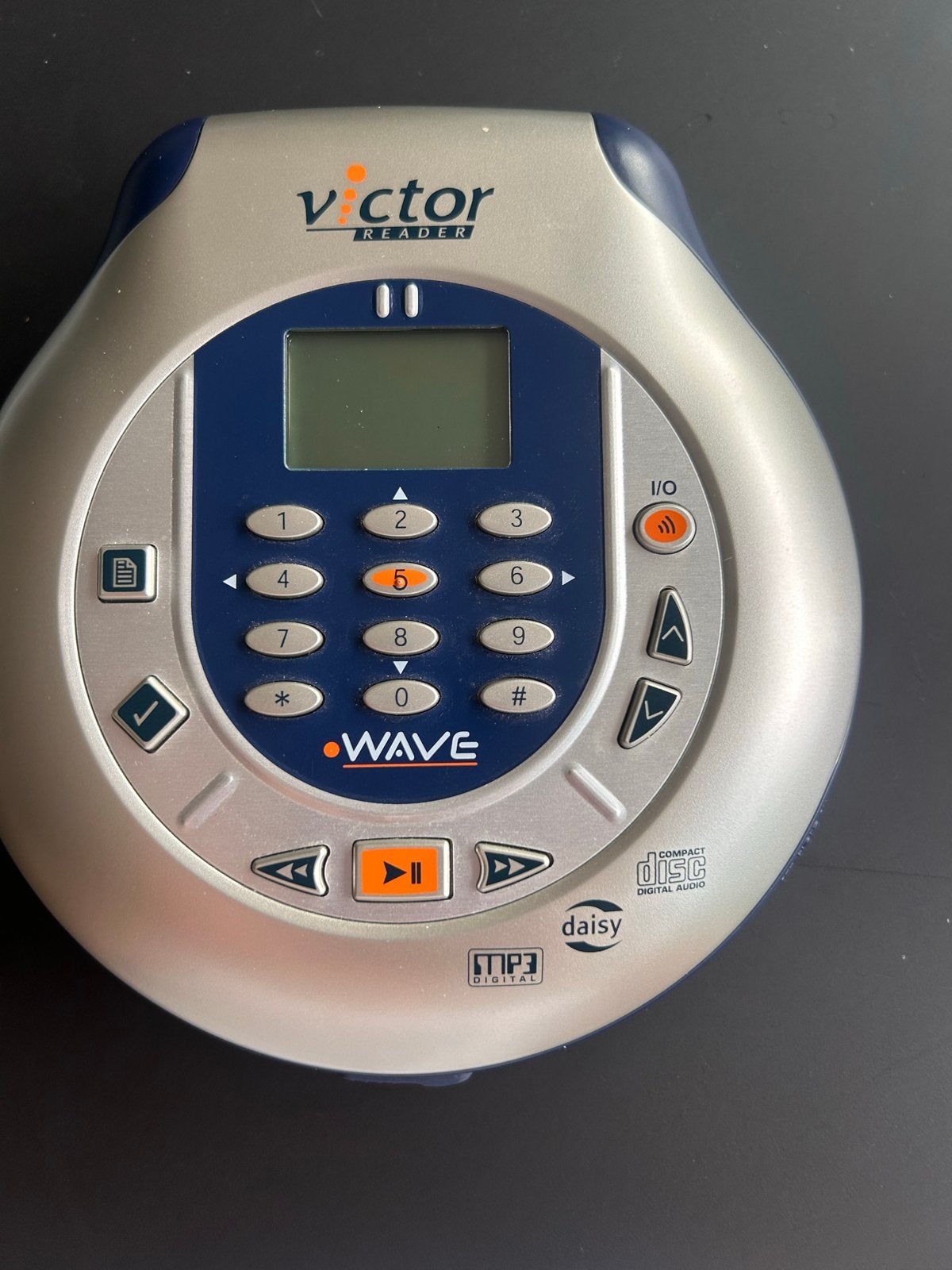 Victor Reader Wave MP3 Daisy CD Speler met hoes en lader, Ophalen of Verzenden, Gebruikt, Overige merken, Draagbaar