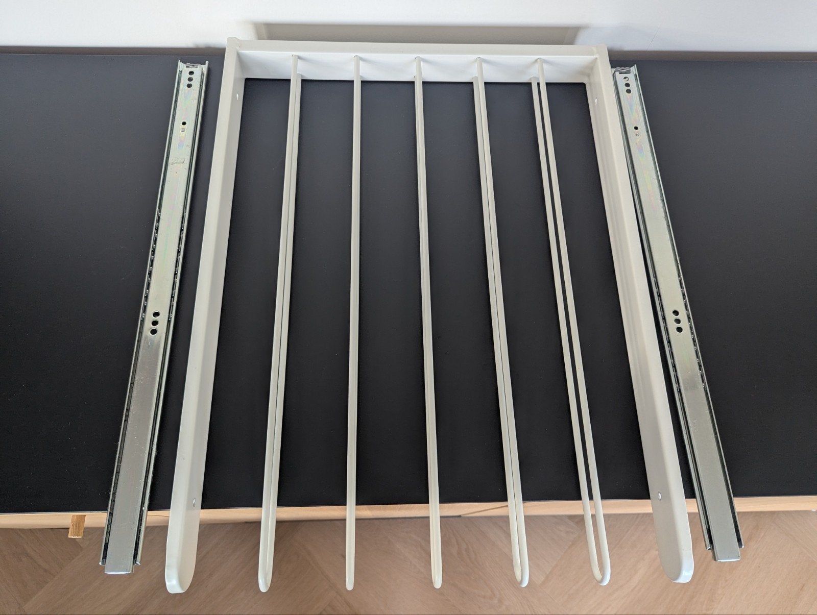 IKEA Komplement Broekhanger Uittrekbaar Wit, Ophalen, Modern, Functioneel, 50 tot 100 cm, Zo goed als nieuw