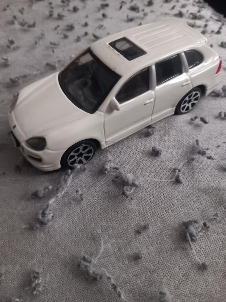 Porsche cayenne turbo, Hobby en Vrije tijd, Modelauto's | 1:43, Ophalen of Verzenden, Zo goed als nieuw, Auto, Overige merken