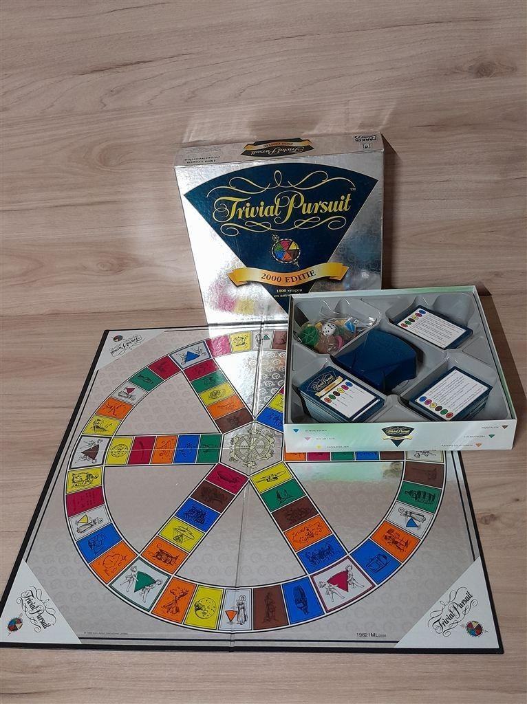 Trivial Purstuit - 2000 editie - triviant - s5412, Hobby en Vrije tijd, Gezelschapsspellen | Bordspellen, Verzenden, Zo goed als nieuw