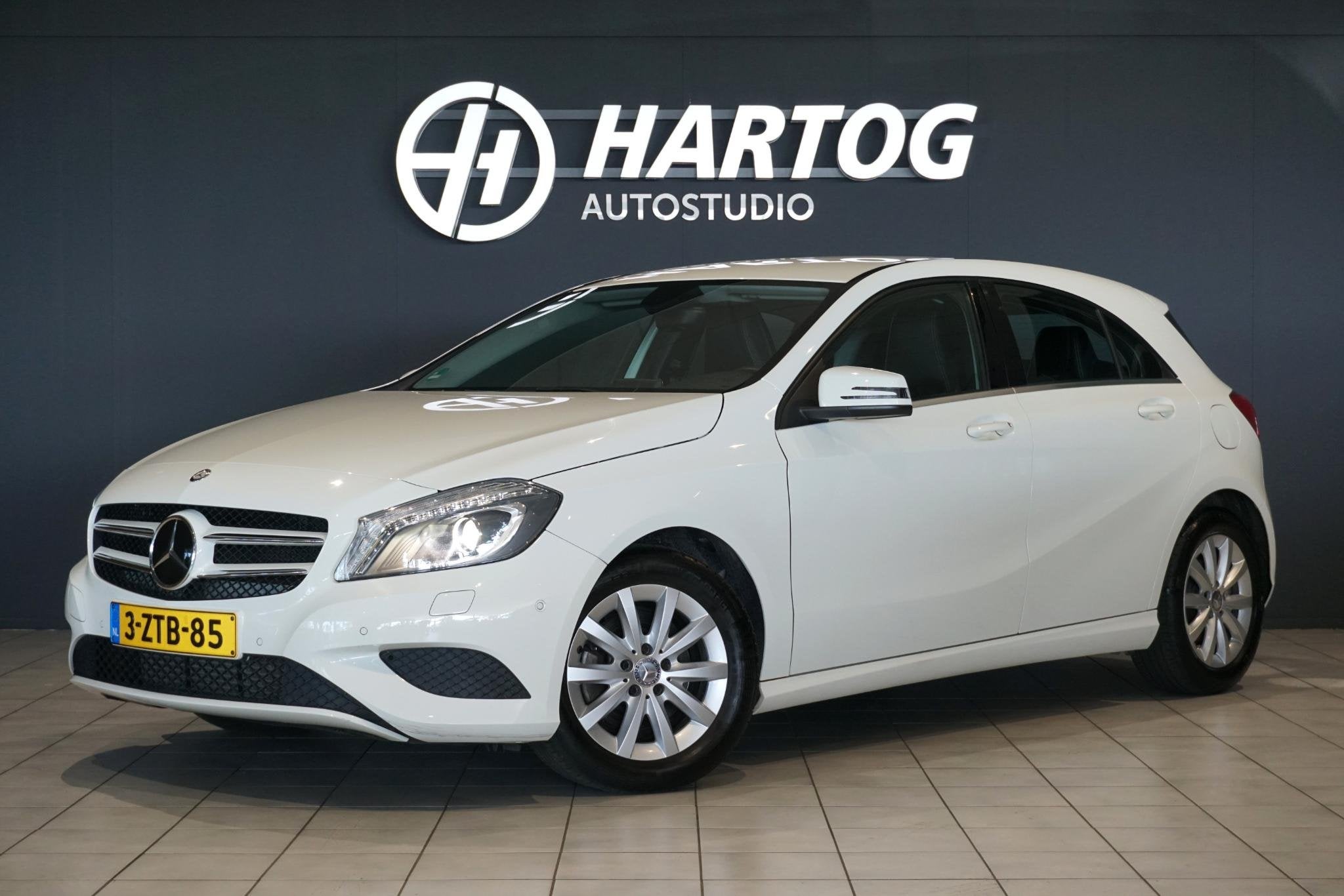 Mercedes-Benz A-klasse 180 Ambition *eerste eigenaar* + XENO, Auto's, Gebruikt, 4 cilinders, Navigatiesysteem, 695 kg