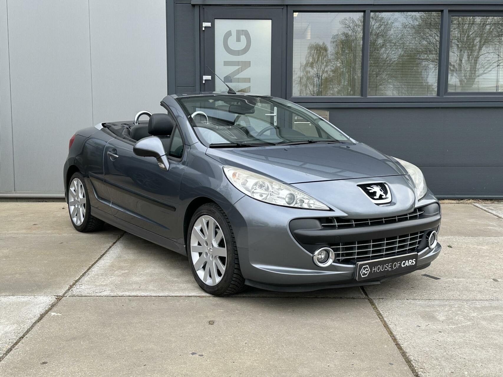 Peugeot 207 CC 1.6 VTi Féline Automaat Clima Youngtimer NAP, Auto's, Zwart, 4 cilinders, Cabriolet, 4 stoelen