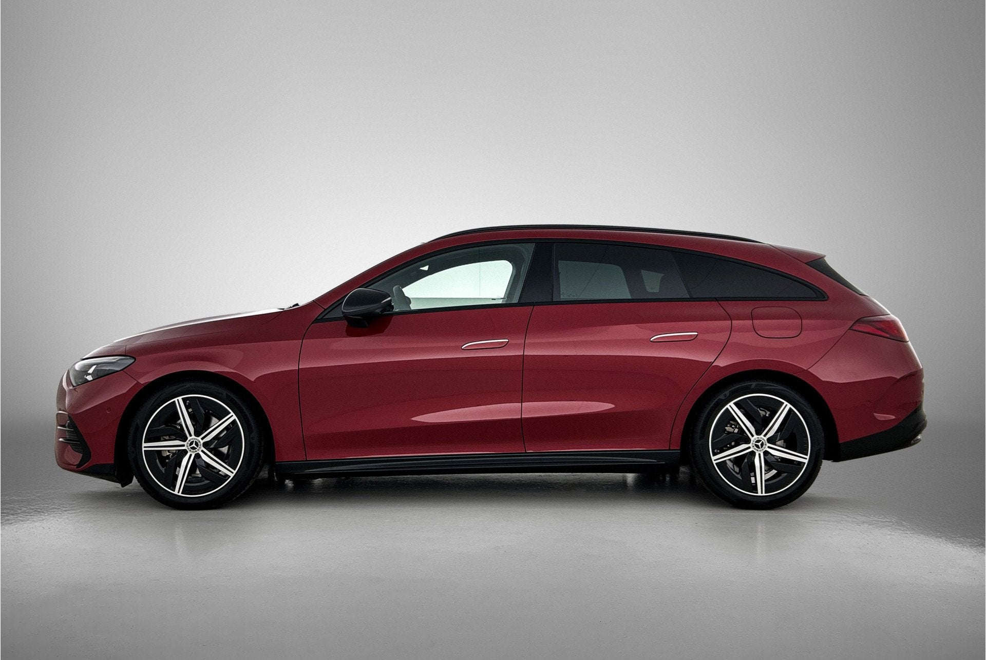 Mercedes-Benz CLA-Klasse Shooting Brake 180 Business Solutio, Auto's, CLA, Zwart, Hybride Elektrisch/Benzine, 1710 kg