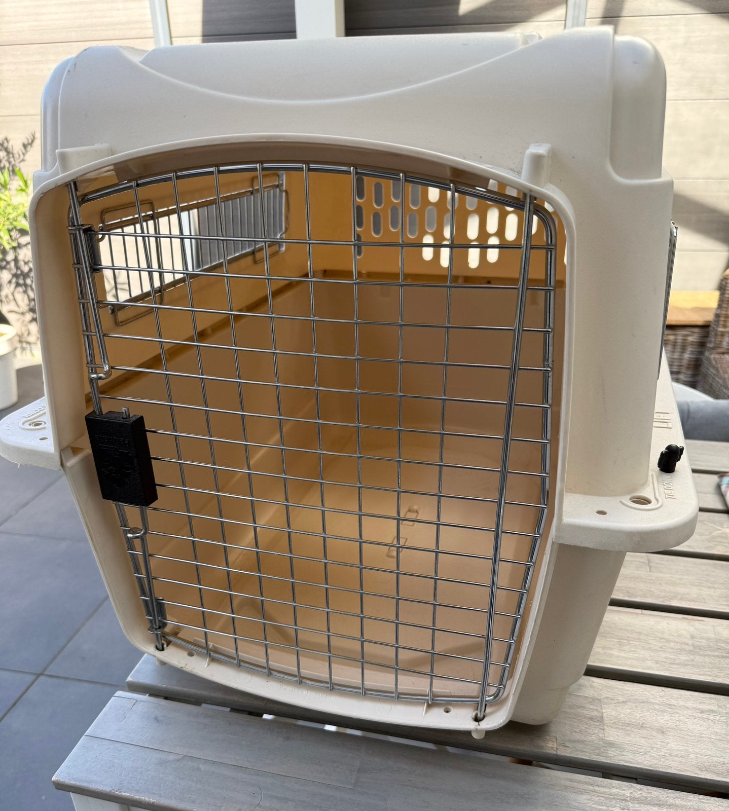 Kunstof Honden bench / kennel voor kleine hondjes, Ophalen, Gebruikt