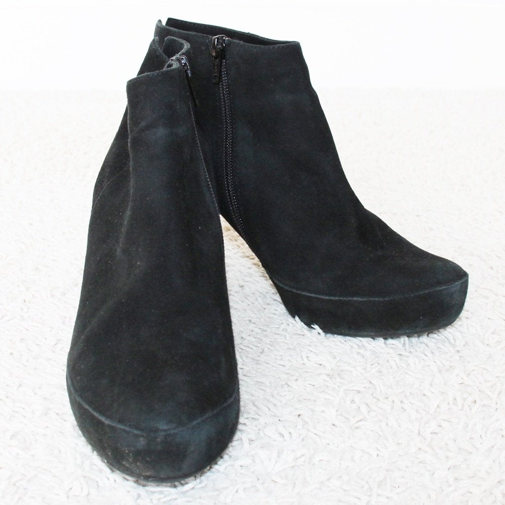 Mooie Suede Unisa Laarsjes (Maat 39) s12 € 20,-, Kleding | Dames, Zwart, Lage of Enkellaarzen, Ophalen of Verzenden, Zo goed als nieuw