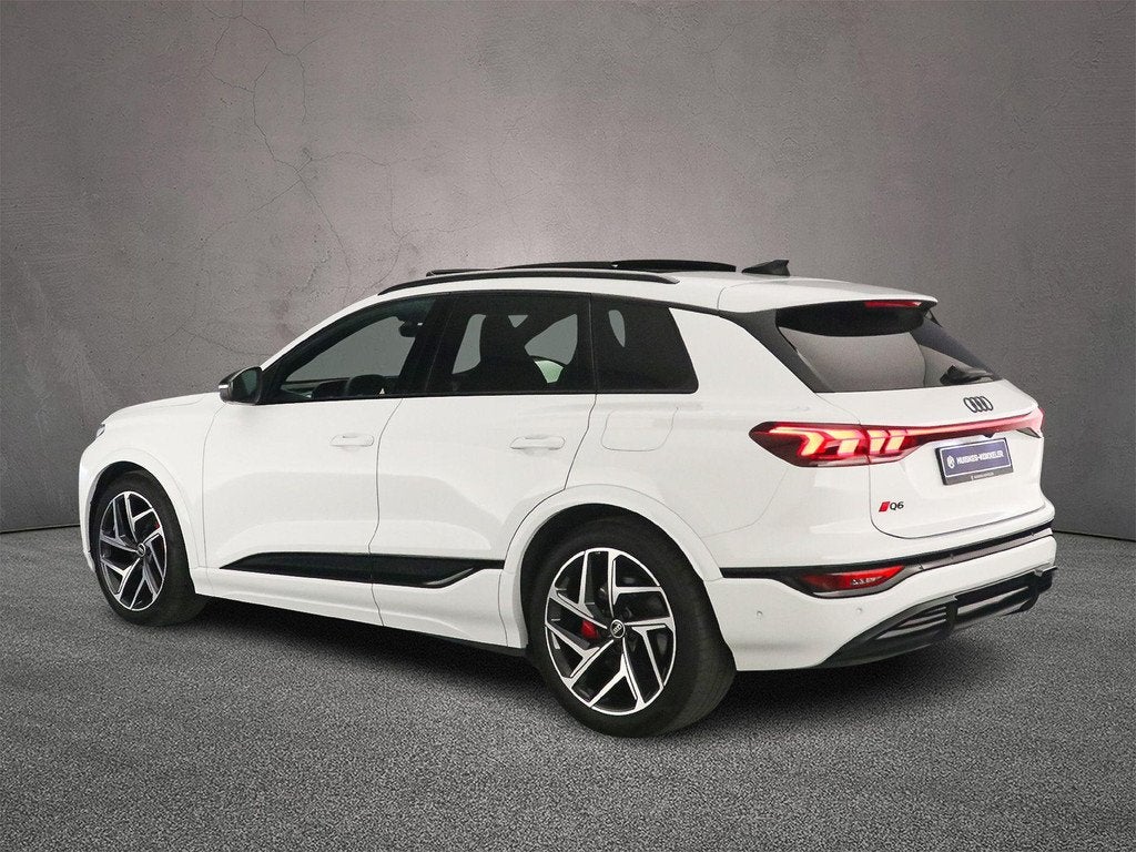 Audi Q6 e-tron S edition 100 kWh | Trekhaak | Adaptieve Luch, Auto's, Audi, Gebruikt, 23 min, Leder en Stof, Wit