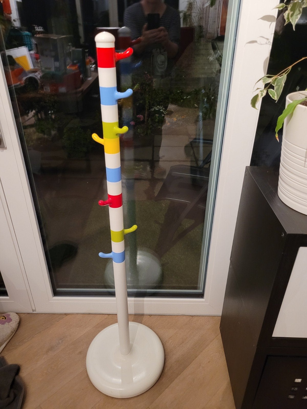 Ikea kleurrijke staande kinder kapstok, Ophalen, Kunststof, Gebruikt, 100 tot 150 cm