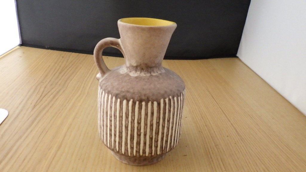 mooie gestreepte vintage oorvaasje met gele binnenkant, Ophalen of Verzenden, Gebruikt, Meerkleurig, Steen/keramiek
