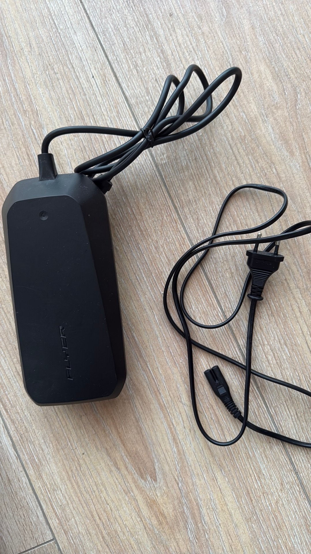 Flyer accu -charger 6A 36 volt zgan, Ophalen, Zo goed als nieuw, Mode algemeen