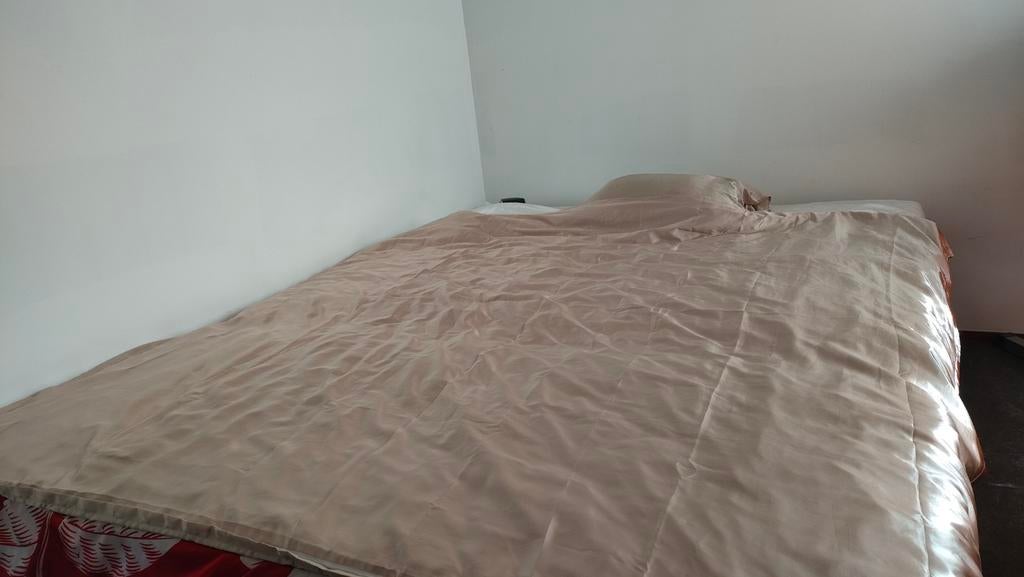 Mooie goudkleurige satijnen dekbedovertrekken, Ophalen of Verzenden, Nieuw