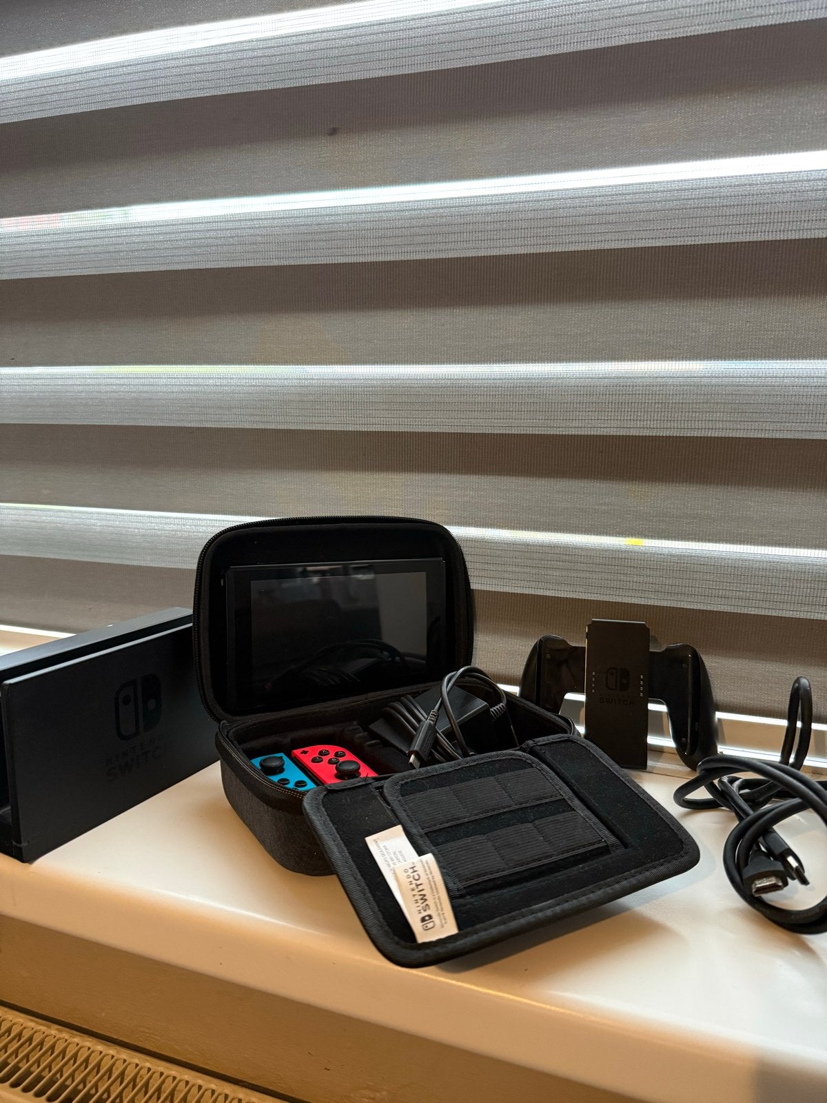 Nintendo Switch met Dock, Joy-Cons en Reisetui, Ophalen of Verzenden, Gebruikt, Met 2 controllers, Switch Original