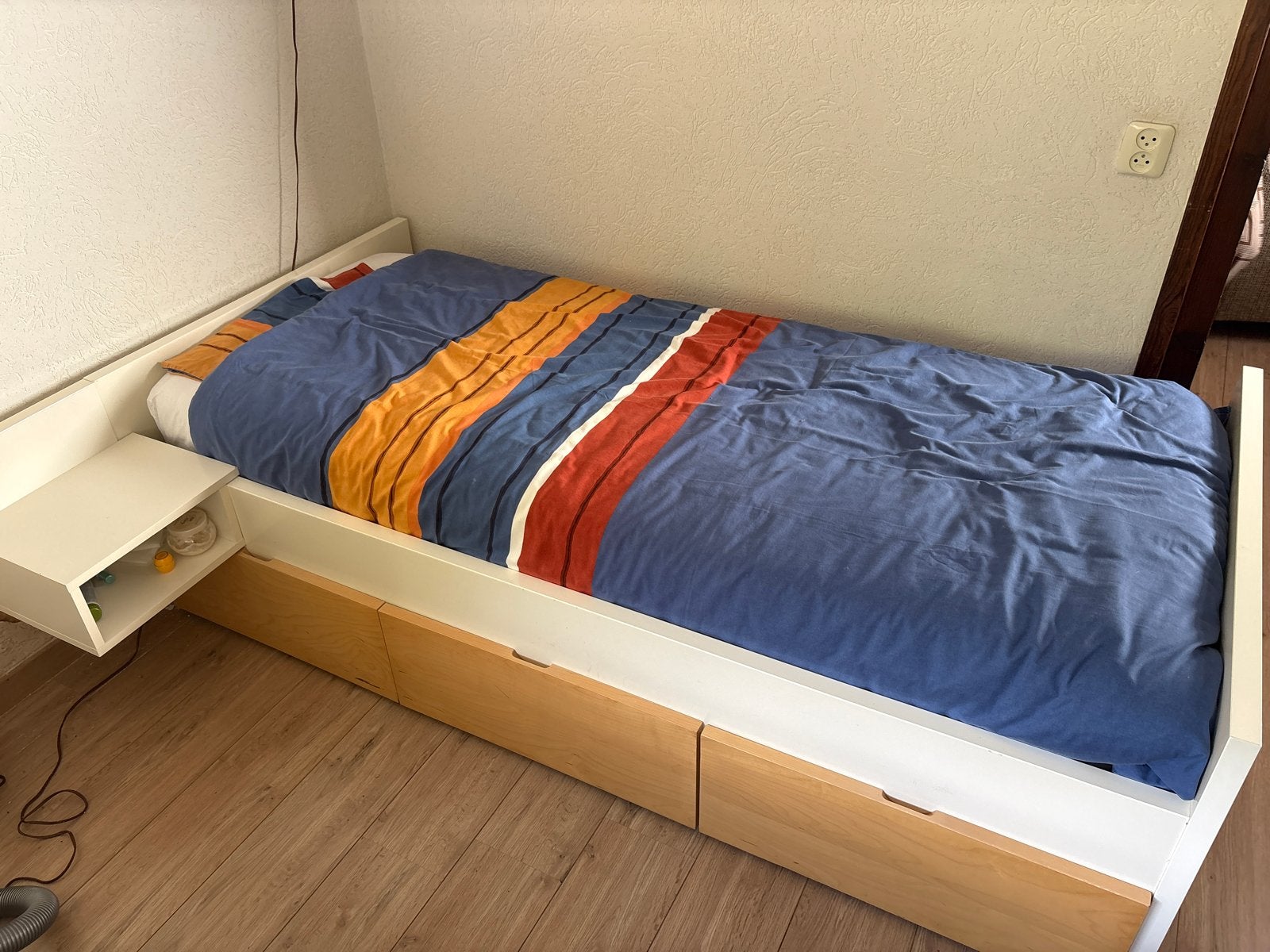 Eenpersoonsbed met opbergruimte en nachtkastje, Huis en Inrichting, Slaapkamer | Bedden, Ophalen, Gebruikt, 90 cm, Eenpersoons