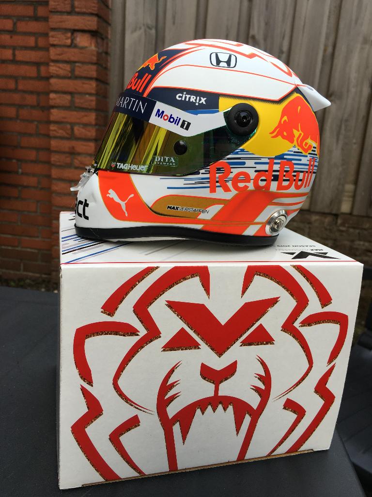 ✅ Max Verstappen 1:2 helm 2019 Fanshop Red Bull Racing RB15, Verzamelen, Automerken, Motoren en Formule 1, Nieuw, Formule 1, Ophalen of Verzenden