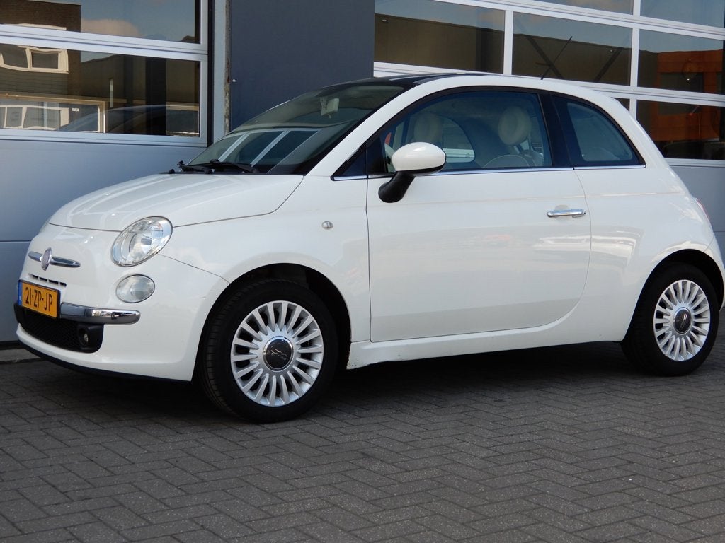 Fiat 500 1.4-16V 100 PK Lounge Panoramadak/Clima/Blue&me, Auto's, Voorwielaandrijving, Gebruikt, 31 €/maand, 4 cilinders