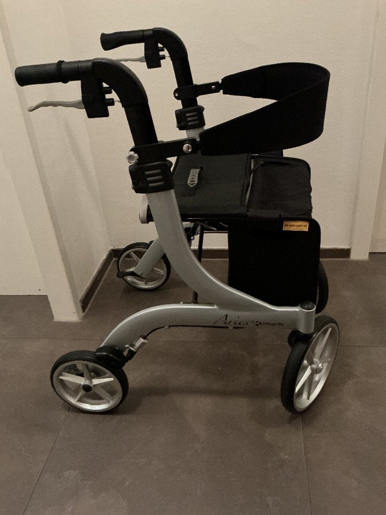 Rollator, Diversen, Ophalen, Lichtgewicht, Zo goed als nieuw