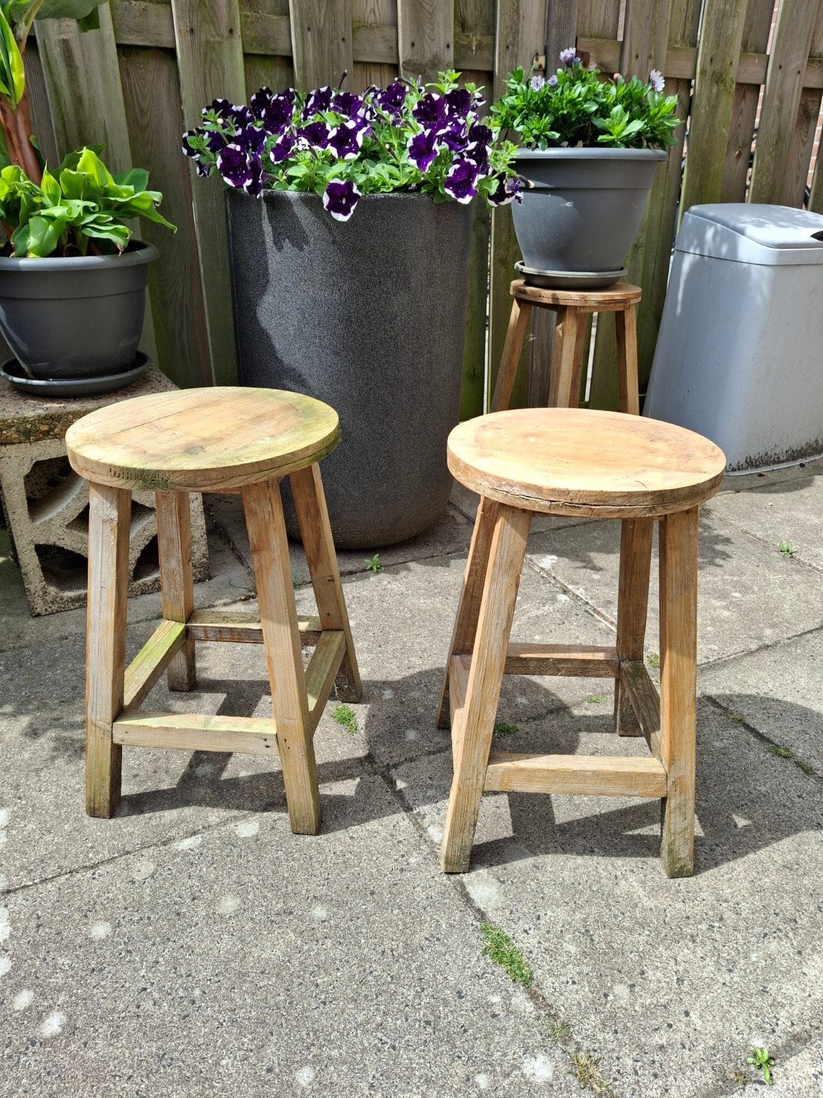 Nog 1 houten krukje, ideaal als plantentafel voor buiten, Ophalen, Hout