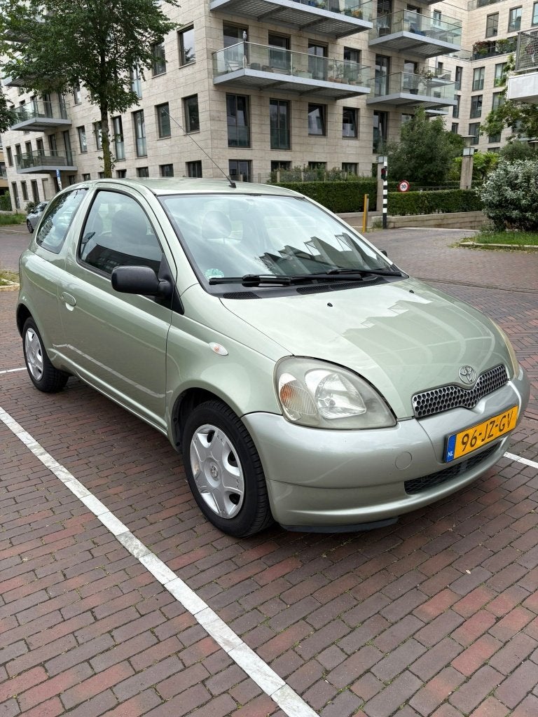 Toyota Yaris 1.3 16V 3DR Linea SOL Automaat - Nieuwe APK, 31 €/maand, 4 cilinders, 400 kg, Origineel Nederlands