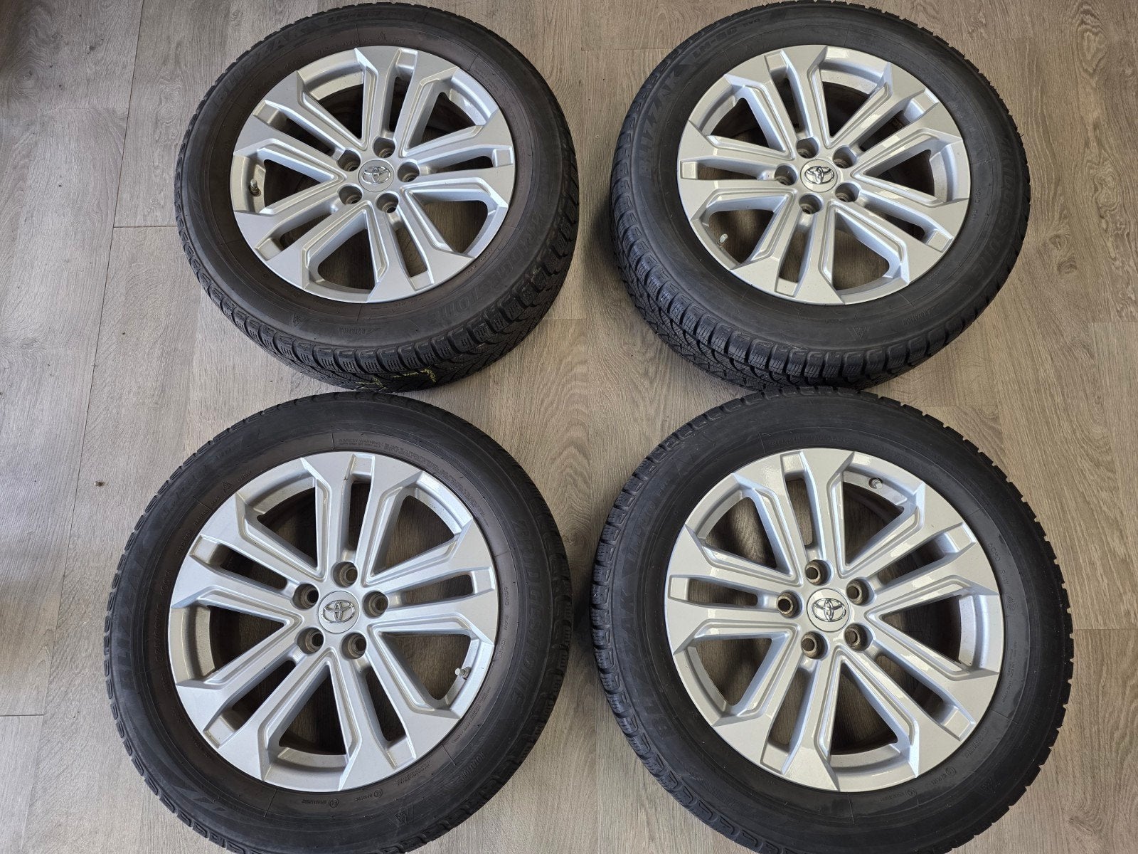 Toyota RAV4 Winterbanden op Originele 18 inch velgen, Auto-onderdelen, Ophalen, 18 inch, Gebruikt, Banden en Velgen