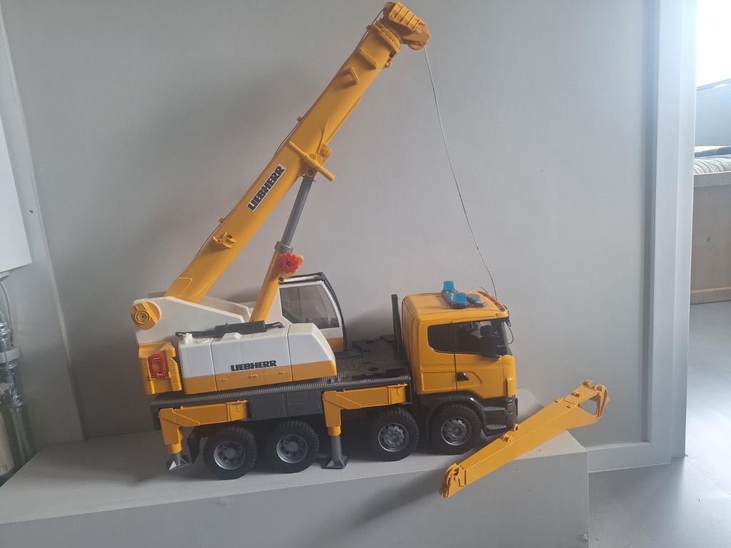 Bruder Scania  Liebherr kraan, Ophalen, Zo goed als nieuw