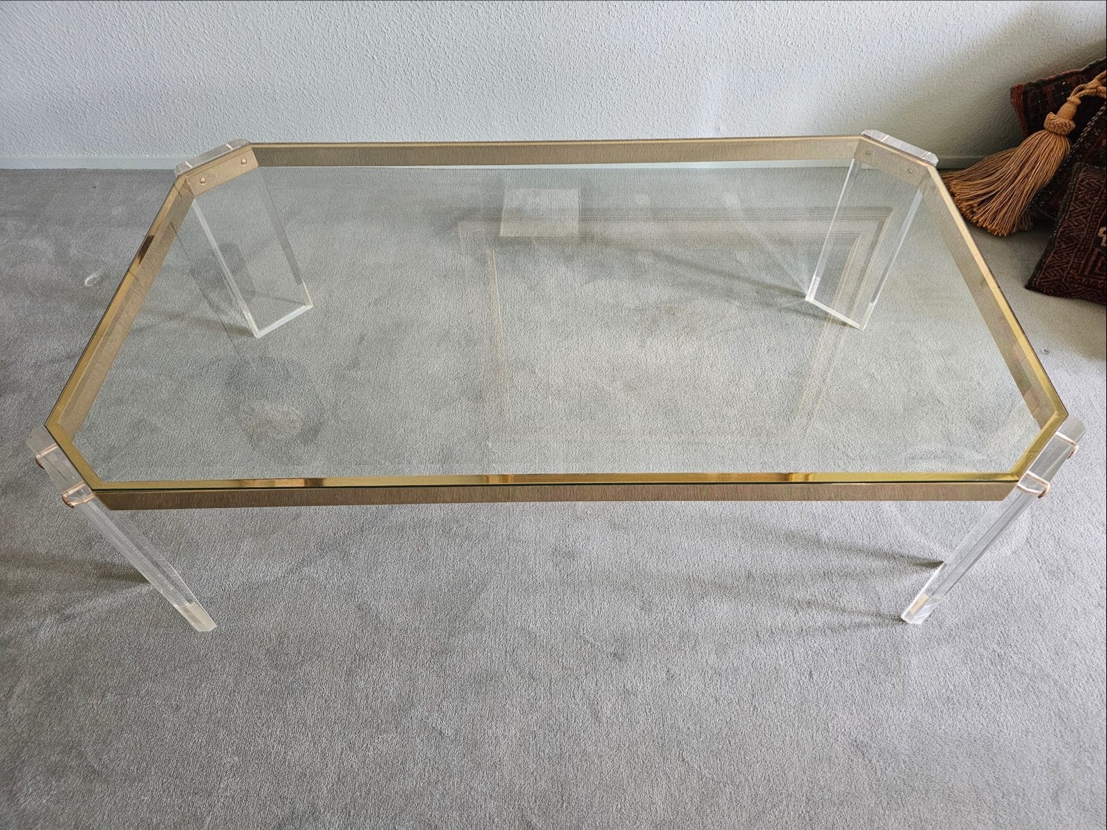 Pierre Vandel Salontafel - Vintage Plexiglas & Goud, Gebruikt, 100 tot 150 cm, Glas, 50 tot 100 cm