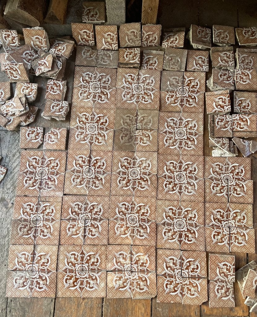 Antieke wandtegels (achter schouw), Ophalen
