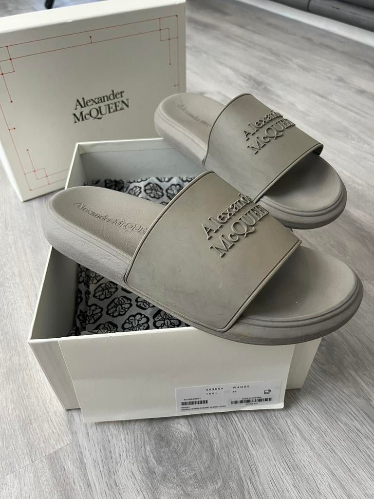 Alexander Mcqueen slippers maat 45 Origineel, Ophalen of Verzenden, Overige maten, Grijs