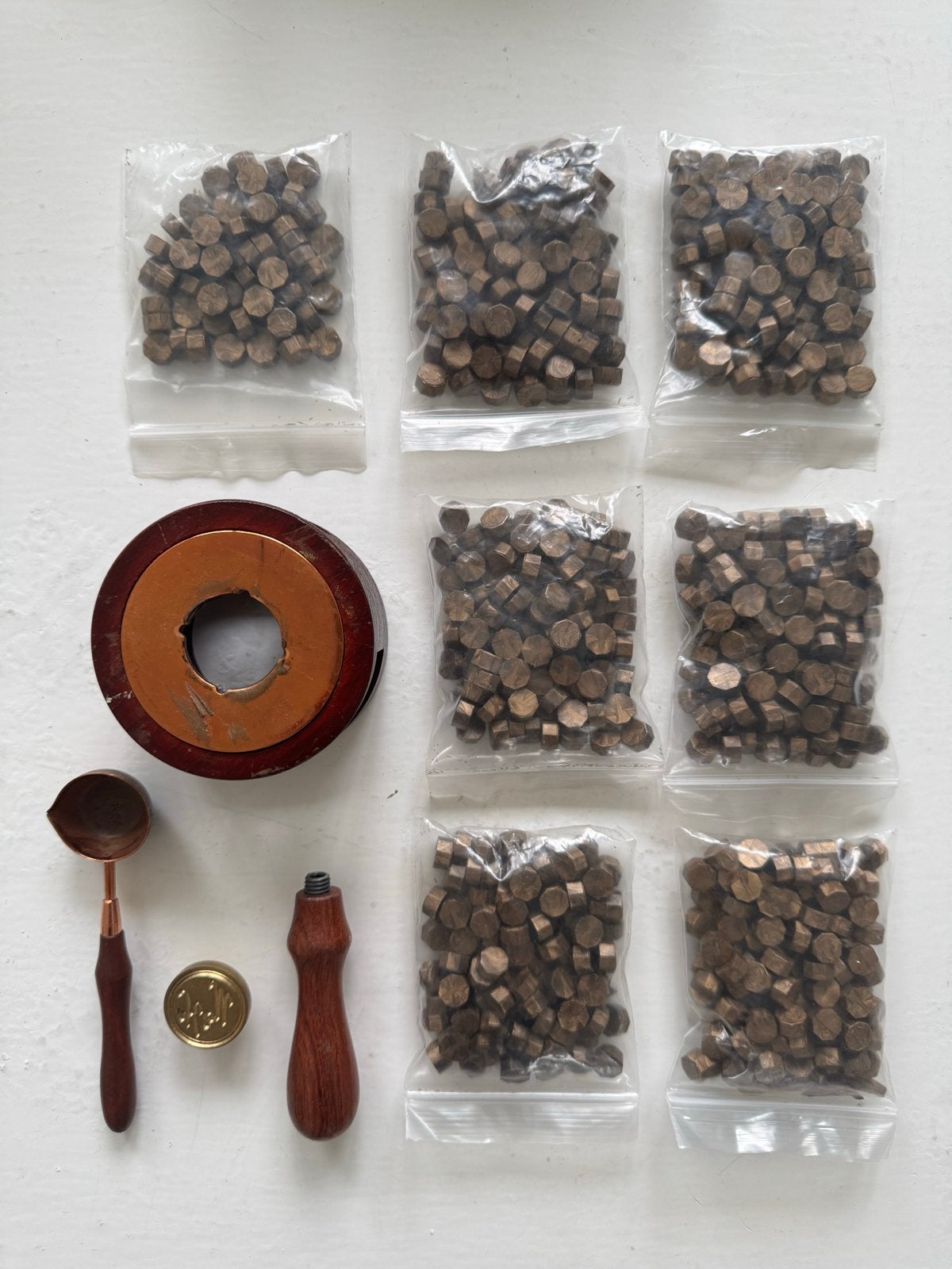 Waxzegelset met 8 zakjes waxkorrels, lepel en brander, Meerkleurig, Zo goed als nieuw, Knutselmateriaal, Hout
