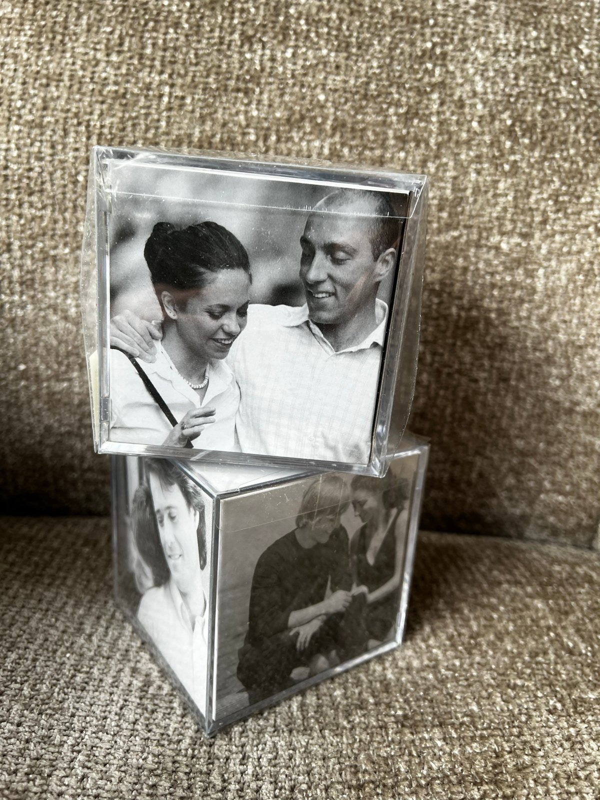 Fotoblok / Fotostandaard - Kubus (2 stuks), Huis en Inrichting, Kunststof, Nieuw, Ophalen of Verzenden, Fotobord